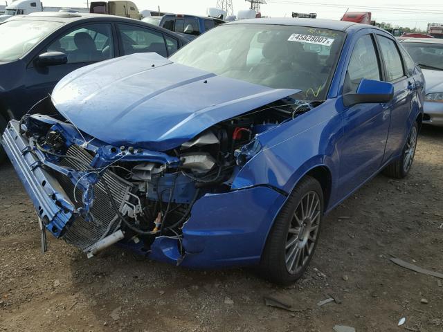 1FAHP3GN0AW214024 - 2010 FORD FOCUS BLUE photo 2