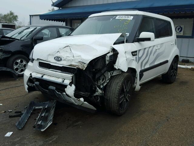 KNDJT2A2XB7268328 - 2011 KIA SOUL WHITE photo 2