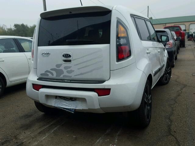 KNDJT2A2XB7268328 - 2011 KIA SOUL WHITE photo 4