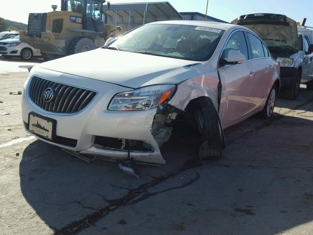 2G4GR5ER4D9165906 - 2013 BUICK REGAL WHITE photo 2