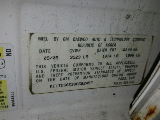 KL1TD56E39B692457 - 2009 CHEVROLET AVEO LS WHITE photo 10