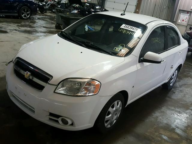 KL1TD56E39B692457 - 2009 CHEVROLET AVEO LS WHITE photo 2