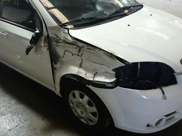 KL1TD56E39B692457 - 2009 CHEVROLET AVEO LS WHITE photo 9