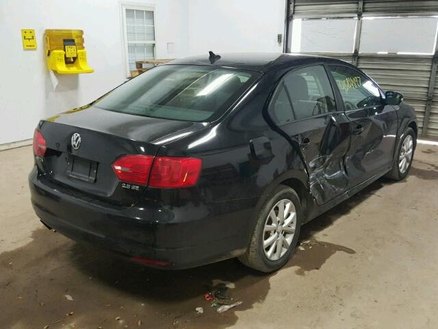 3VWDZ7AJ9BM399298 - 2011 VOLKSWAGEN JETTA SE BLACK photo 4