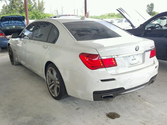 WBAKB8C5XCC963979 - 2012 BMW 750LI WHITE photo 3