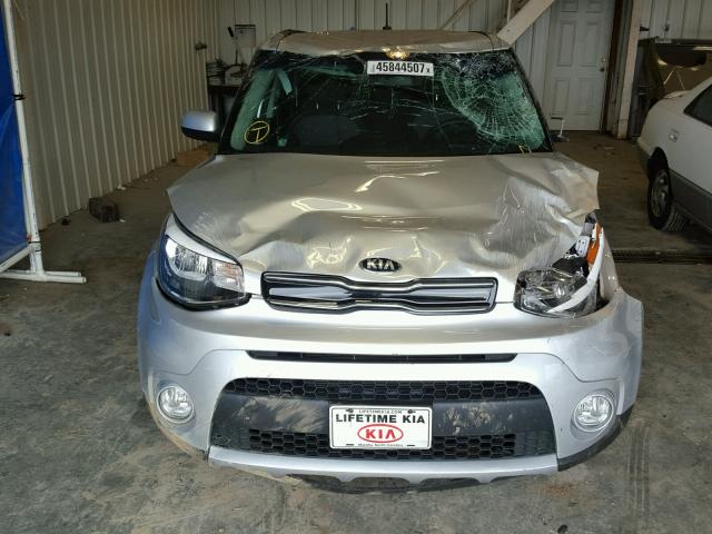 KNDJP3A54H7450961 - 2017 KIA SOUL SILVER photo 9