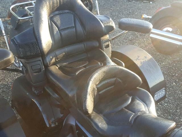 1HFSC47012A104609 - 2002 HONDA GL1800 BLACK photo 6