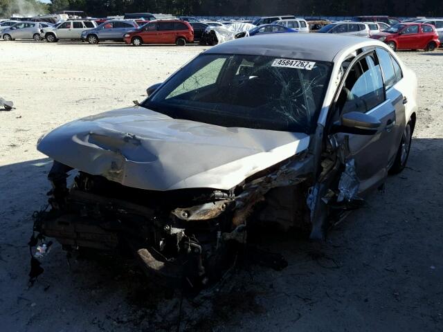 3VWDP7AJ4DM237037 - 2013 VOLKSWAGEN JETTA SE 金色 照片 2