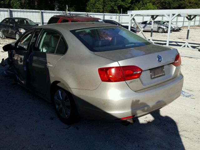 3VWDP7AJ4DM237037 - 2013 VOLKSWAGEN JETTA SE 金色 照片 3