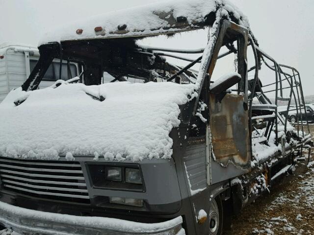 1GBKP37W3D3324231 - 1983 CHEVROLET MOTORHOME BURN photo 2