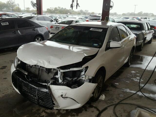 4T1BF1FK2HU364698 - 2017 TOYOTA CAMRY LE 白色 照片 2