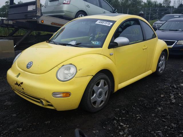 3VWCC21C1YM479463 - 2000 VOLKSWAGEN NEW BEETLE YELLOW photo 2