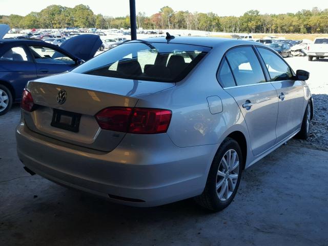 3VWD17AJ5EM438075 - 2014 VOLKSWAGEN JETTA SE SILVER photo 4