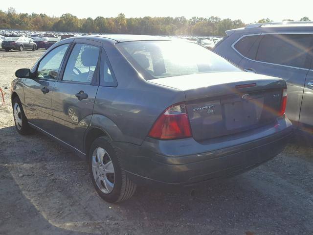 1FAFP34N26W250770 - 2006 FORD FOCUS ZX4 GRAY photo 3