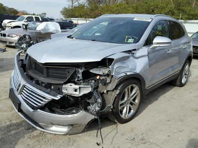 5LMCJ3D97GUJ11614 - 2016 LINCOLN MKC RESERV SILVER photo 2