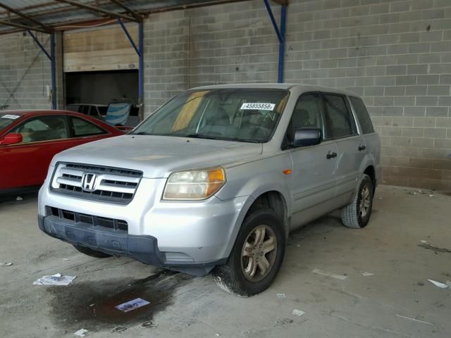 5FNYF28187B006392 - 2007 HONDA PILOT LX SILVER photo 2