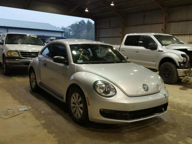 3VWFP7AT8DM637645 - 2013 VOLKSWAGEN BEETLE SILVER photo 1