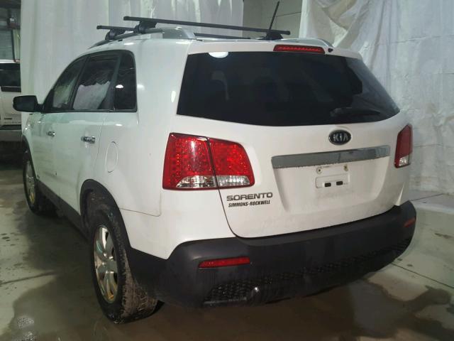 5XYKTDA28BG124098 - 2011 KIA SORENTO BA WHITE photo 3