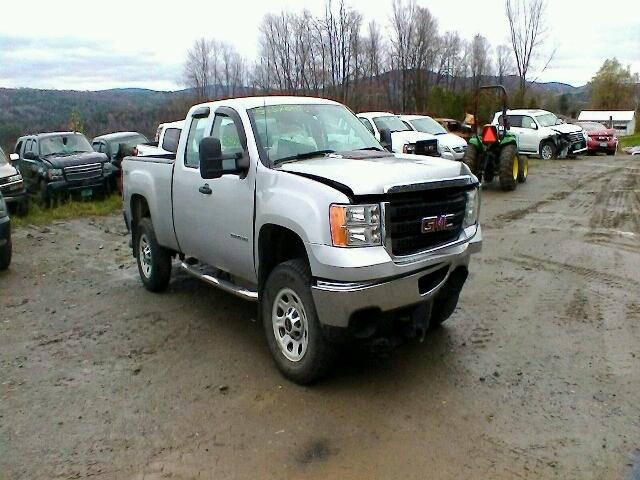 1GT22ZC89BZ176973 - 2011 GMC SIERRA K25 SILVER photo 1