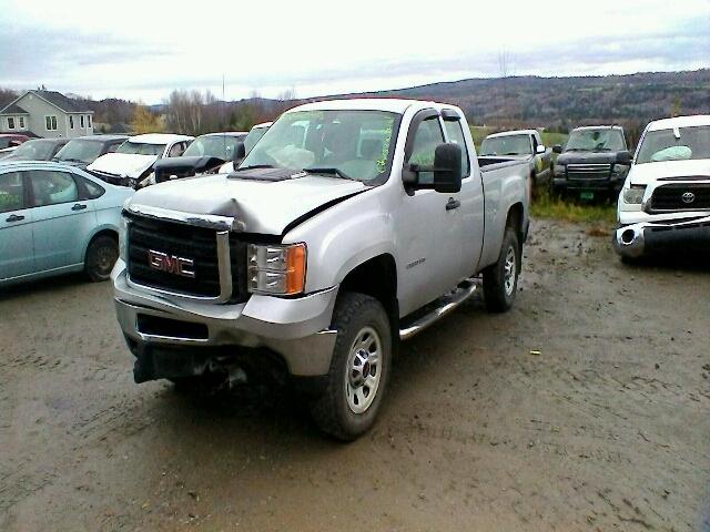 1GT22ZC89BZ176973 - 2011 GMC SIERRA K25 SILVER photo 2