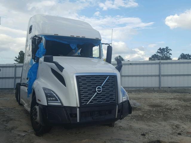 4V4NC9EH6KN902825 - 2019 VOLVO VN VNL WHITE photo 1