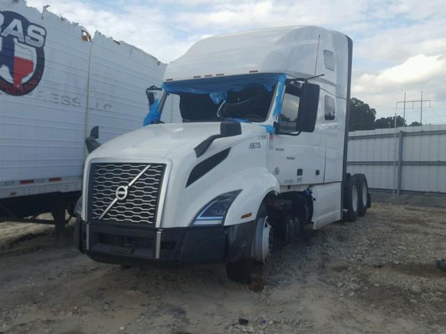 4V4NC9EH6KN902825 - 2019 VOLVO VN VNL WHITE photo 2