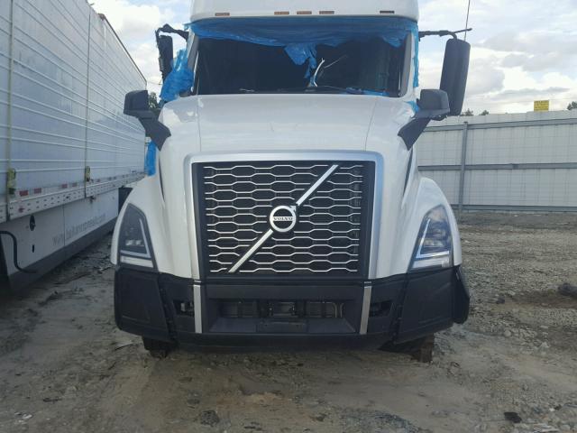 4V4NC9EH6KN902825 - 2019 VOLVO VN VNL WHITE photo 7