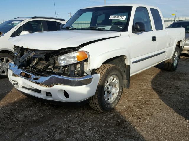 1GTEK19B45E196819 - 2005 GMC NEW SIERRA WHITE photo 2