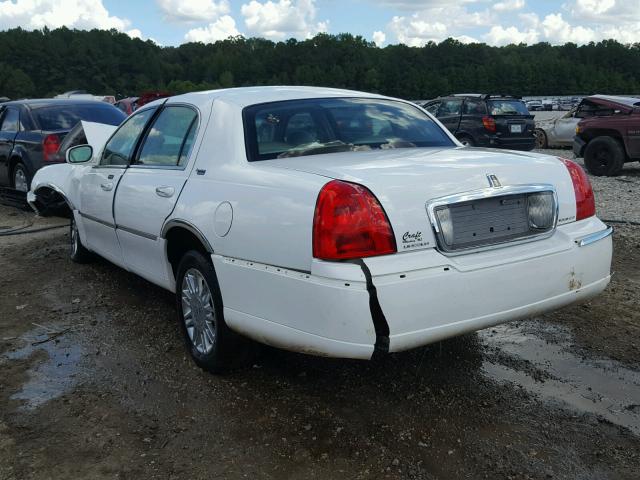 2LNHM82V29X636797 - 2009 LINCOLN TOWN CAR S WHITE photo 3