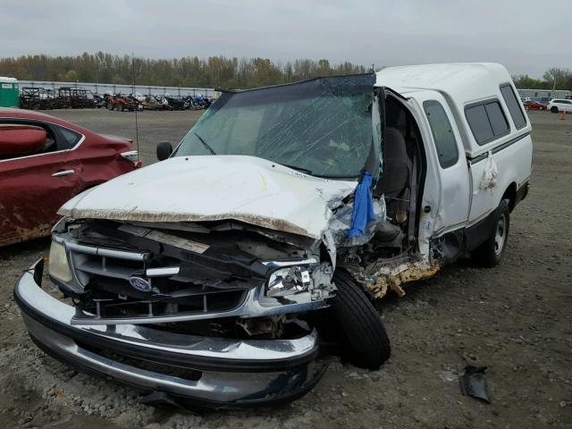 1FTZX1763WNA51801 - 1998 FORD F150 WHITE photo 2