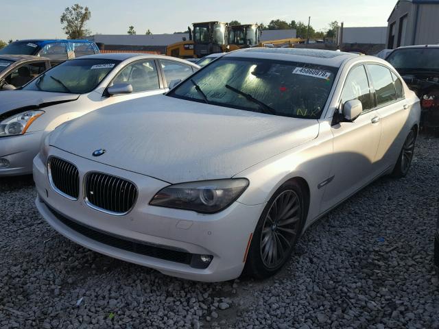 WBAKB8C58BCY65175 - 2011 BMW 750LI WHITE photo 2