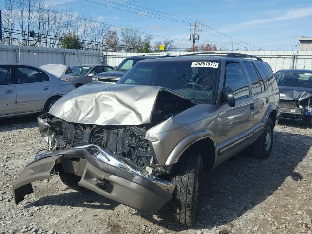 1GNDT13W5Y2283677 - 2000 CHEVROLET BLAZER TAN photo 2