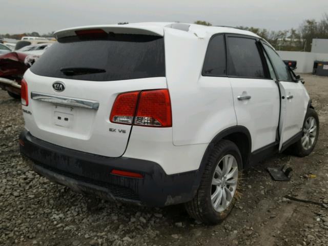 5XYKUDA29BG094154 - 2011 KIA SORENTO EX WHITE photo 4