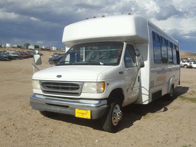 1FDXE45SX1HB16323 - 2001 FORD E450 WHITE photo 2