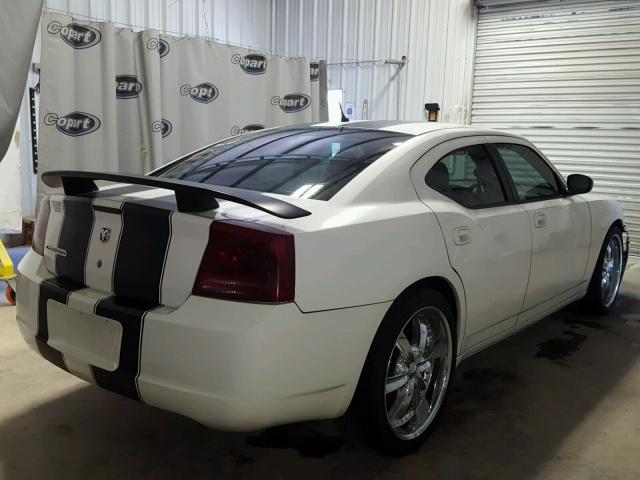 2B3KA43R58H116410 - 2008 DODGE CHARGER WHITE photo 4