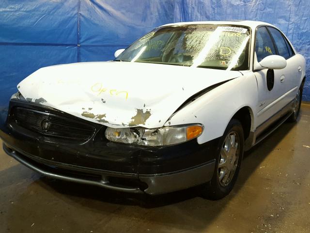 2G4WF5217W1460129 - 1998 BUICK REGAL GS WHITE photo 2