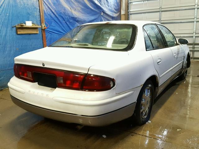 2G4WF5217W1460129 - 1998 BUICK REGAL GS WHITE photo 4