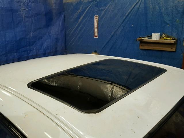 2G4WF5217W1460129 - 1998 BUICK REGAL GS WHITE photo 9