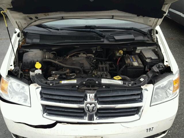 2D4RN5D15AR317999 - 2010 DODGE GRAND CARA WHITE photo 7