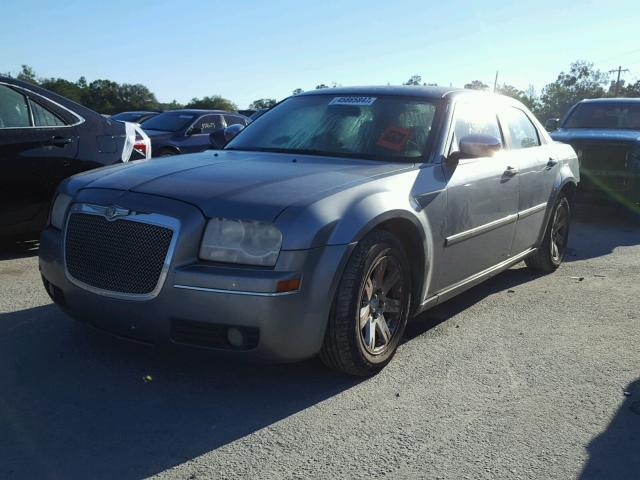 2C3KA53GX6H405464 - 2006 CHRYSLER 300 SILVER photo 2