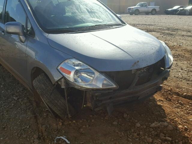 3N1BC1CPXAL390224 - 2010 NISSAN VERSA S GRAY photo 9