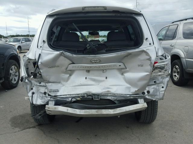 JTEDS42A092081202 - 2009 TOYOTA HIGHLANDER SILVER photo 9