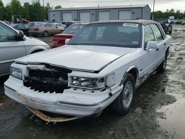 1LNLM81W7VY666425 - 1997 LINCOLN TOWN CAR E WHITE photo 2