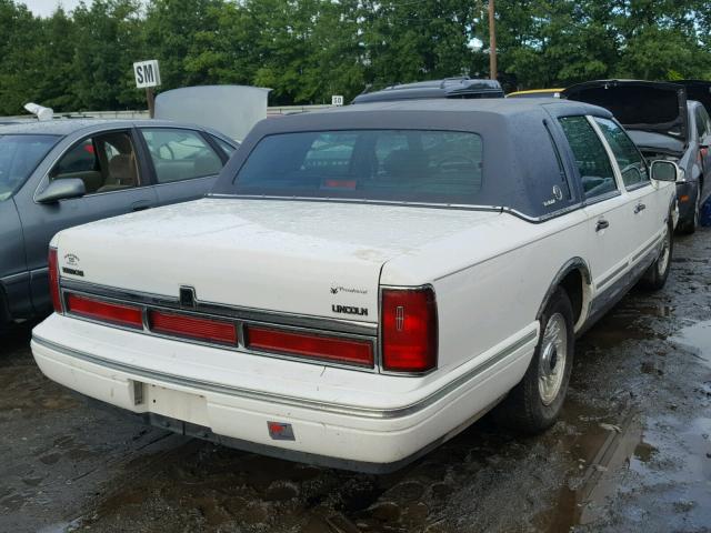 1LNLM81W7VY666425 - 1997 LINCOLN TOWN CAR E WHITE photo 4