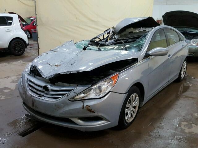 5NPEB4AC9BH106713 - 2011 HYUNDAI SONATA BLUE photo 2