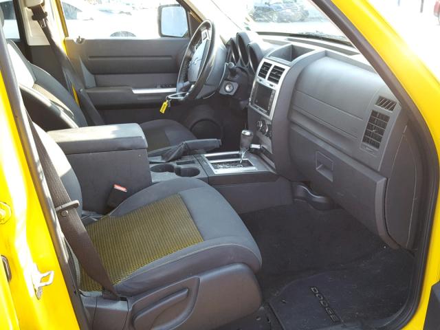 1D4PT6GX8BW537908 - 2011 DODGE NITRO DETO YELLOW photo 5