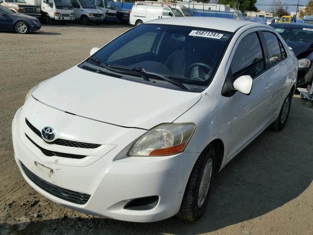 JTDBT923171037784 - 2007 TOYOTA YARIS WHITE photo 2