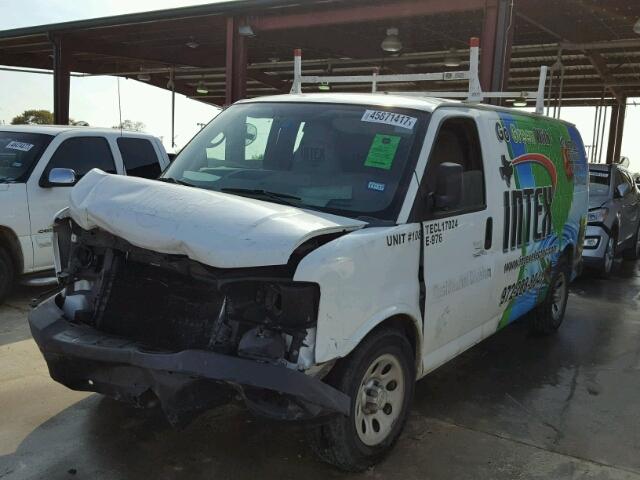 1GCSGAFX5B1106469 - 2011 CHEVROLET EXPRESS G1 WHITE photo 2