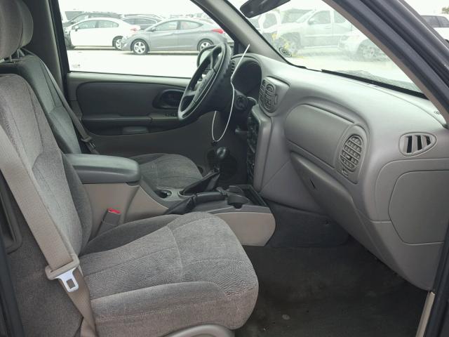 1GNDT13S142357958 - 2004 CHEVROLET TRAILBLAZE GRAY photo 5