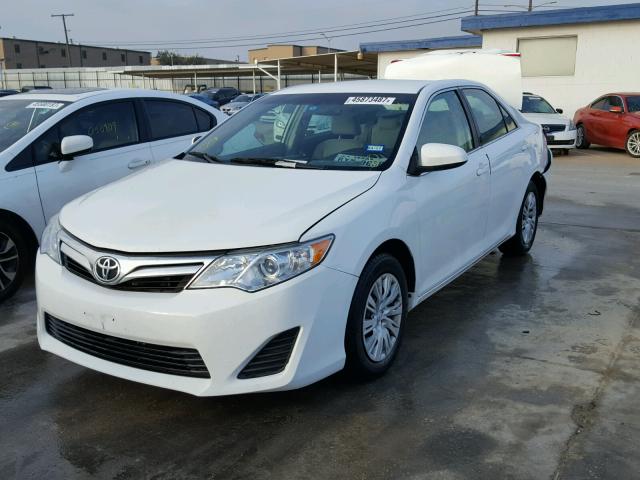 4T4BF1FK7CR195289 - 2012 TOYOTA CAMRY BASE WHITE photo 2